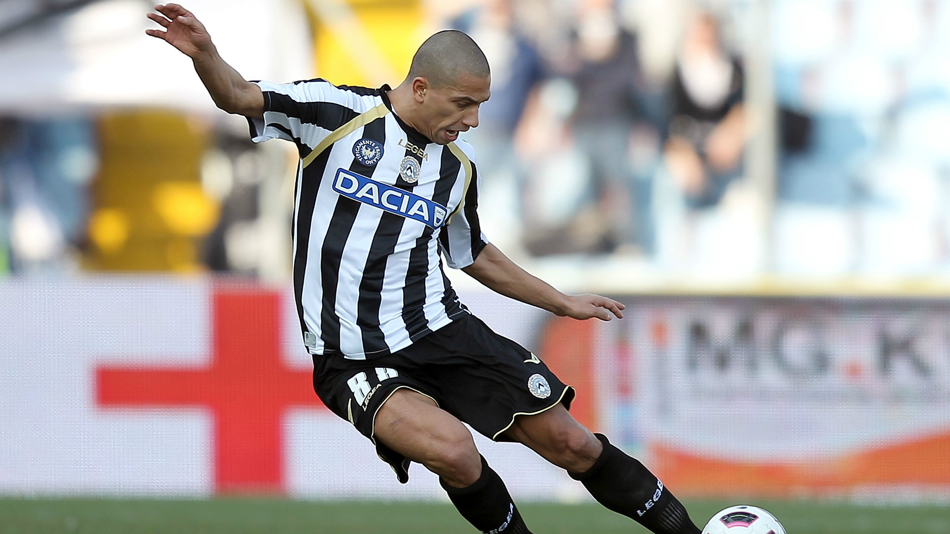 aoa体育直播-包含爱科特主场取胜钦西亚，稳步前行勇往直前的词条