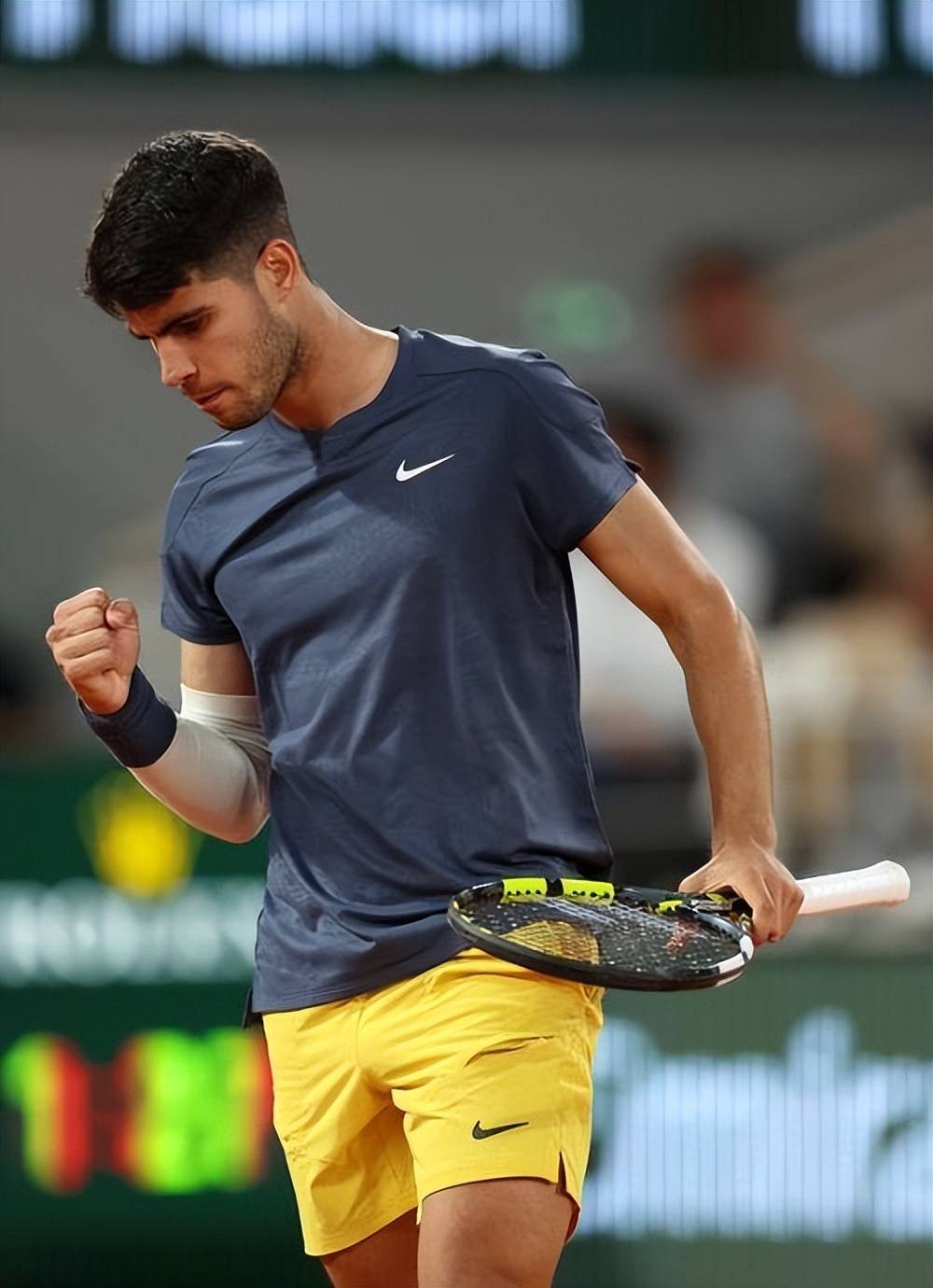 贝桑松击败对手,取得重要的三分的简单介绍 贝桑松击败对手,取得重要的三分的简单介绍