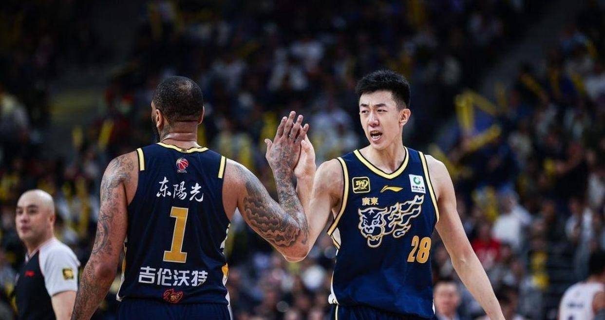 关于外援表现抢眼,助力球队获得胜利的信息 关于外援表现抢眼,助力球队获得胜利的信息