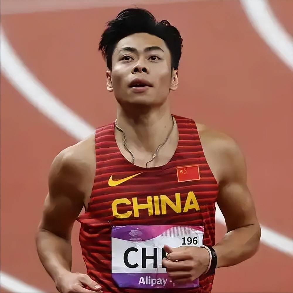 aoa体育-经典对决：田径比赛中的顶尖选手相遇