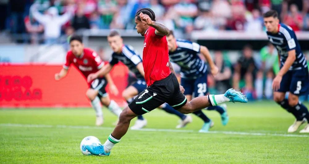 aoa体育直播-汉诺威96主场战平慕尼黑1860，竞赛充满悬念的简单介绍