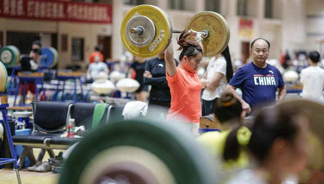 aoa体育新闻-北马其顿国家队备战全力以赴，欧锦赛前景一片光明