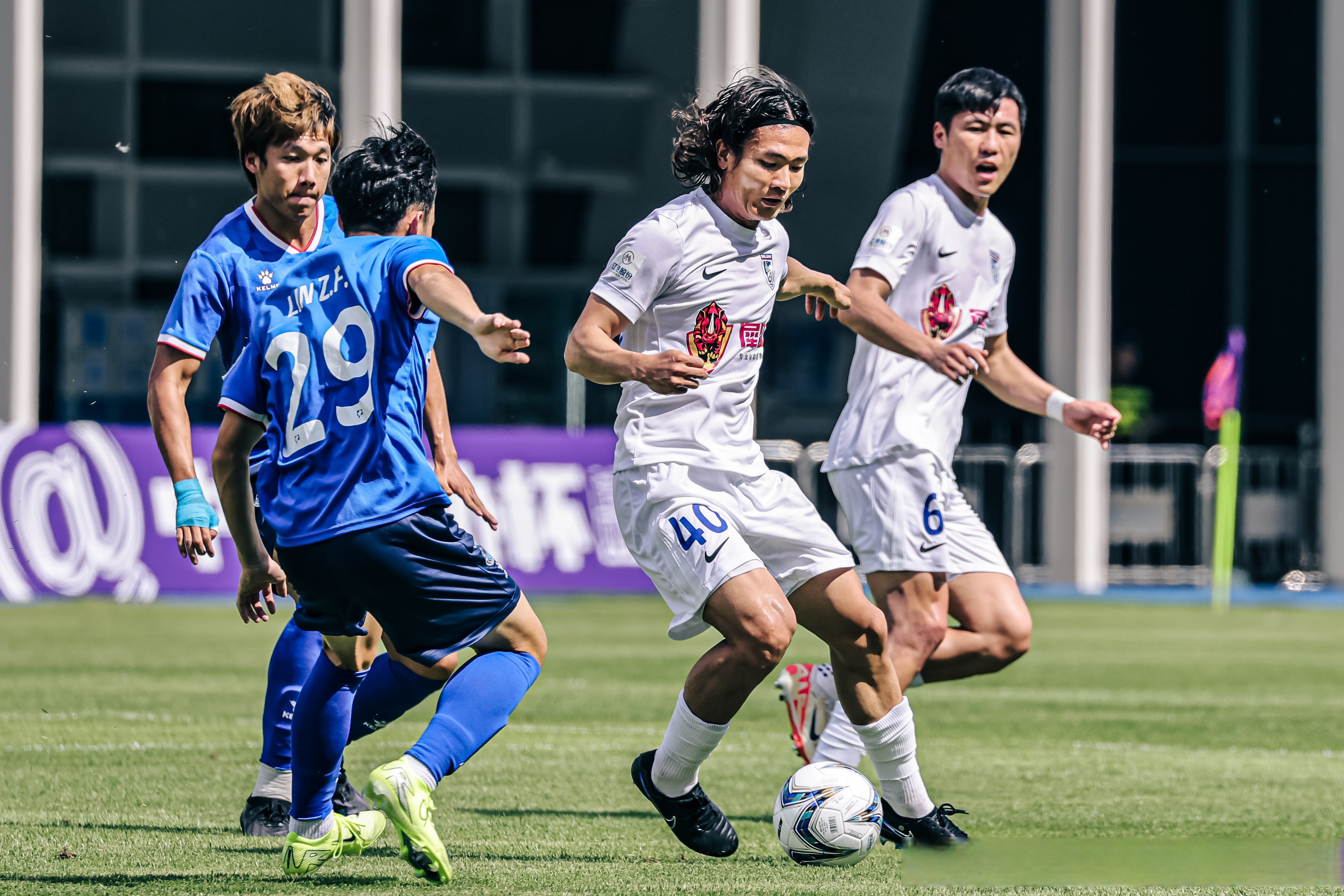 大连人客场战胜青岛黄海，对阵中状态有所不同