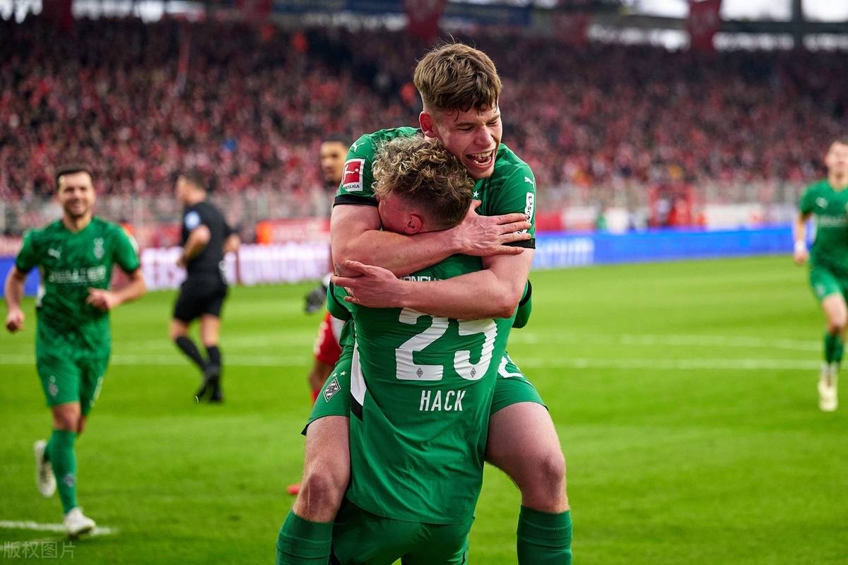 aoa体育教练-包含门将关键扑救，门兴格拉德巴赫击败对手的词条