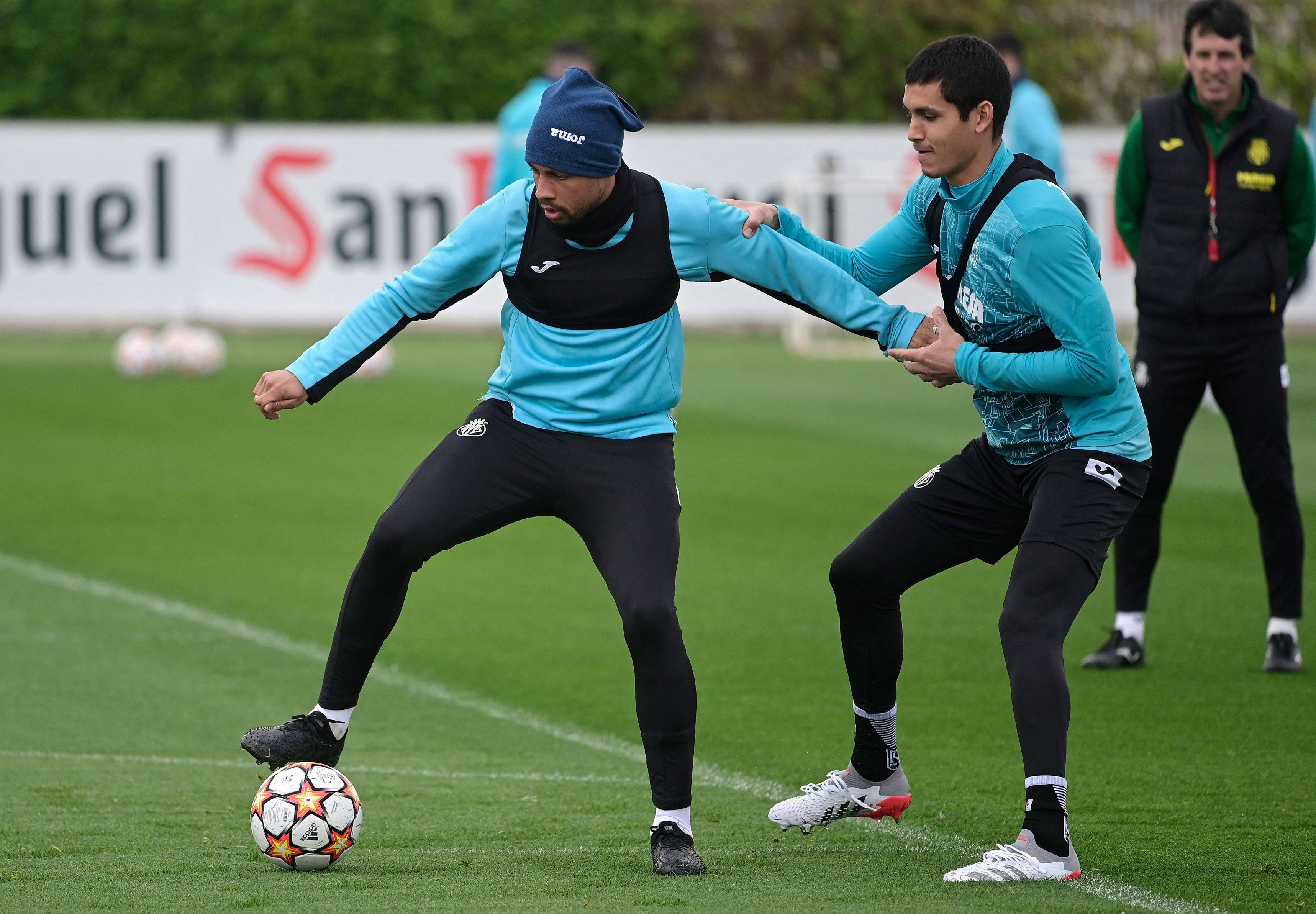 比利亚雷亚尔队员在比赛中表现出色