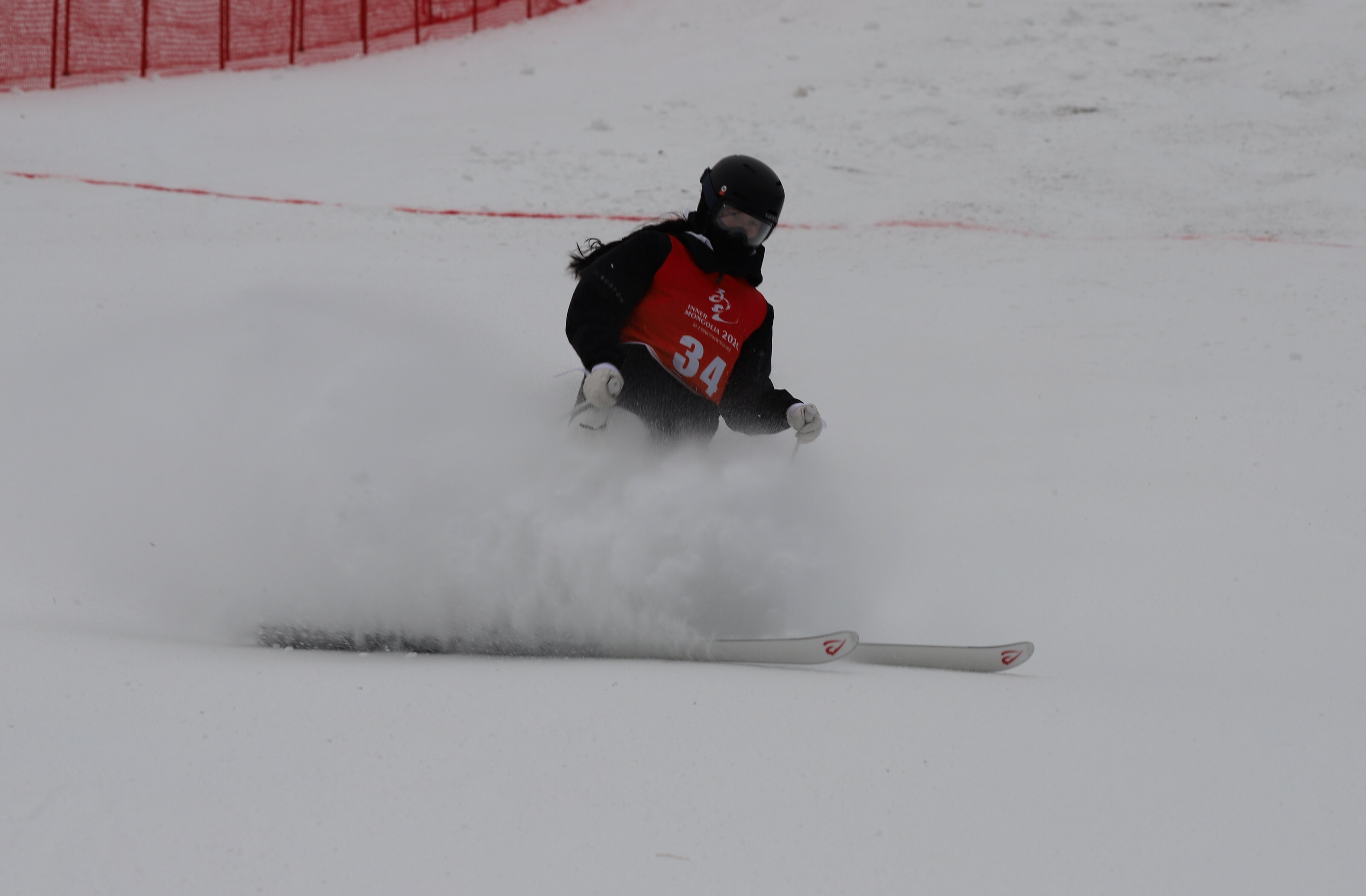 aoa体育馆-肆虐运动员表演精湛斩获金牌