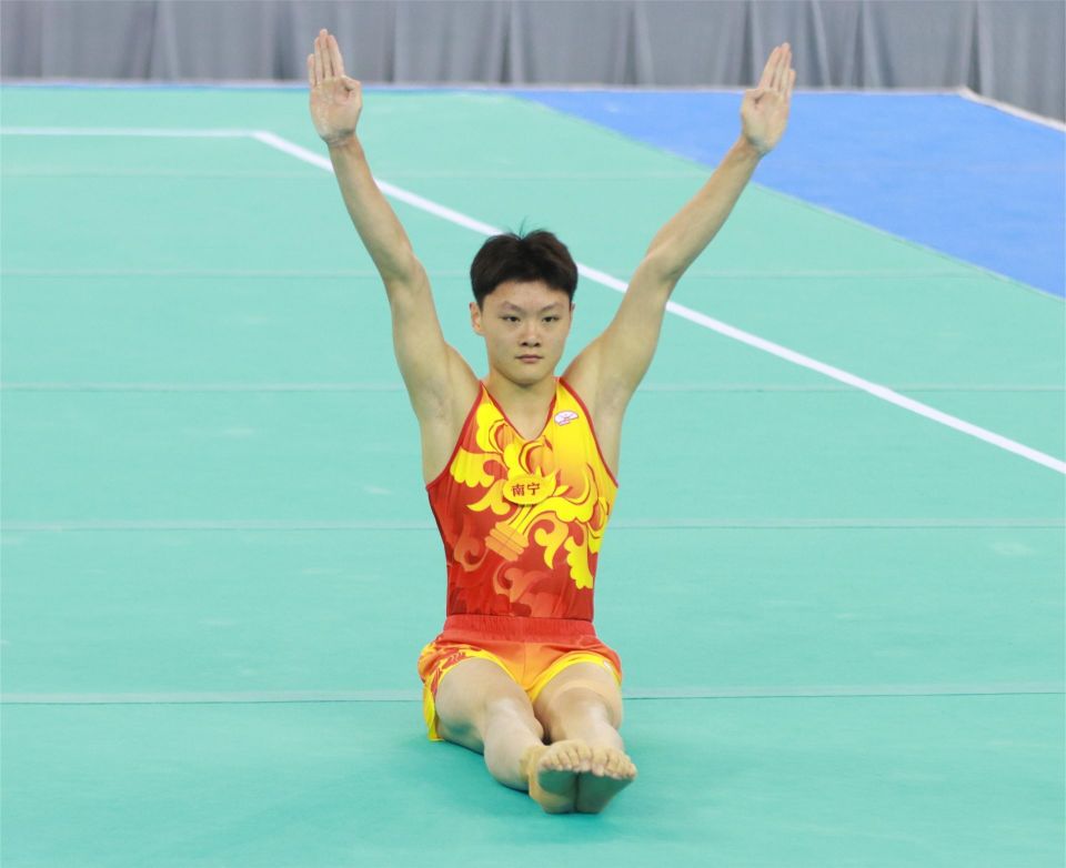 体操倒立男子单项赛场实力较量的简单介绍 体操倒立男子单项赛场实力较量的简单介绍