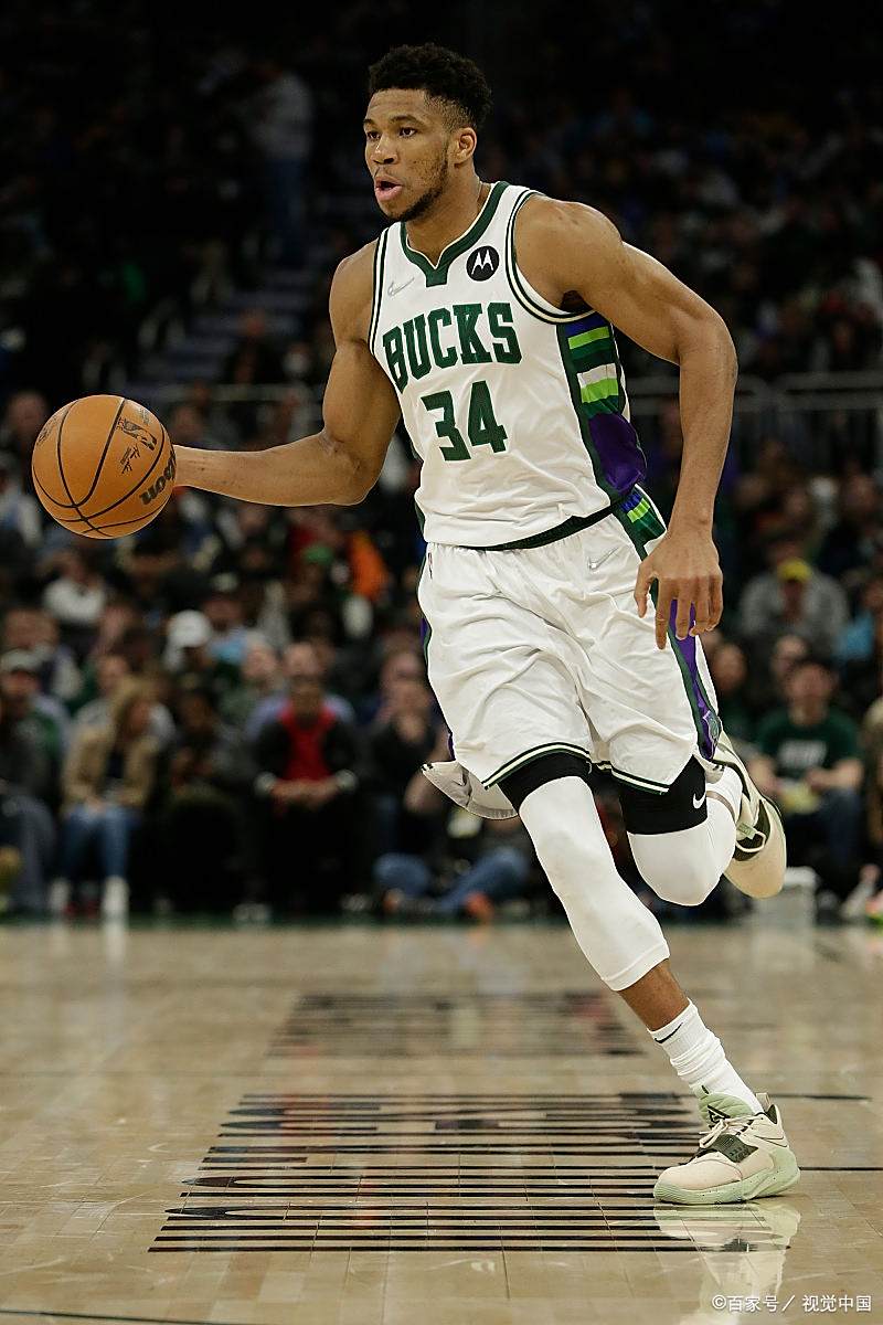 队长展现领袖风范,球队深夜拼搏取胜 队长展现领袖风范,球队深夜拼搏取胜