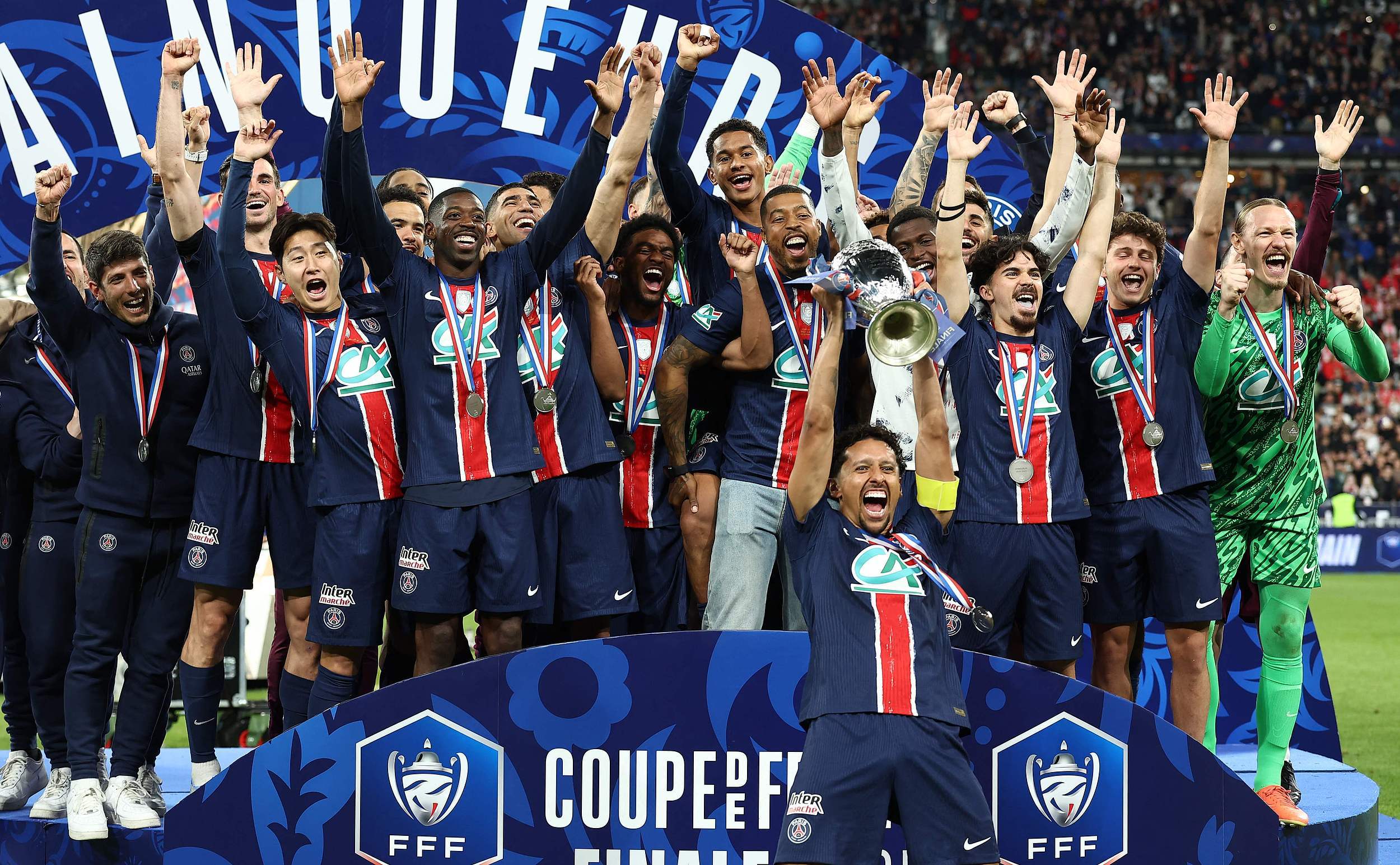 巴黎圣日耳曼豪取四连胜，夺得法甲榜首的简单介绍