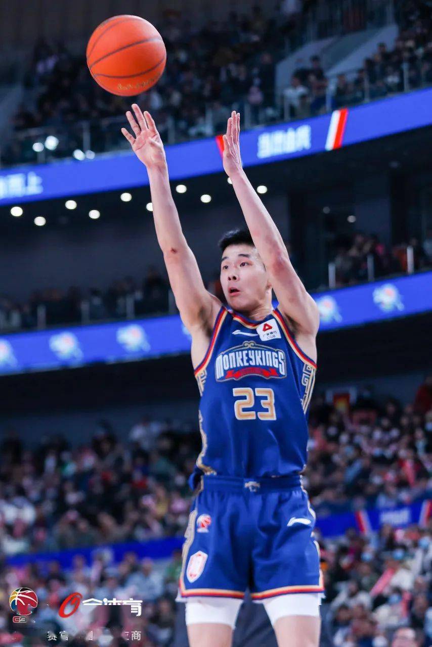 厦门队实力擅长外线投篮，取得连胜