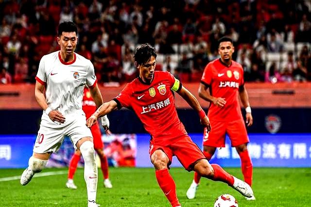 aoa体育视频-包含热门球队阵容强大，相互对决场面令人惊叹的词条