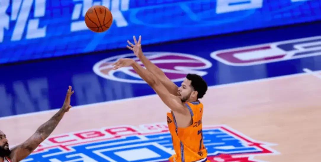 关键时刻，球员们展现冷静应对